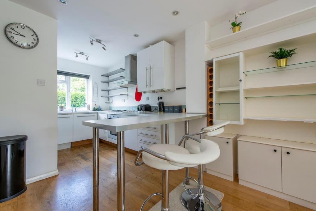 Lovely 2-Bed 15 Minutes To Central Londres Extérieur photo