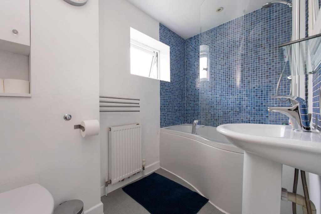 Lovely 2-Bed 15 Minutes To Central Londres Extérieur photo