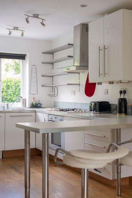 Lovely 2-Bed 15 Minutes To Central Londres Extérieur photo