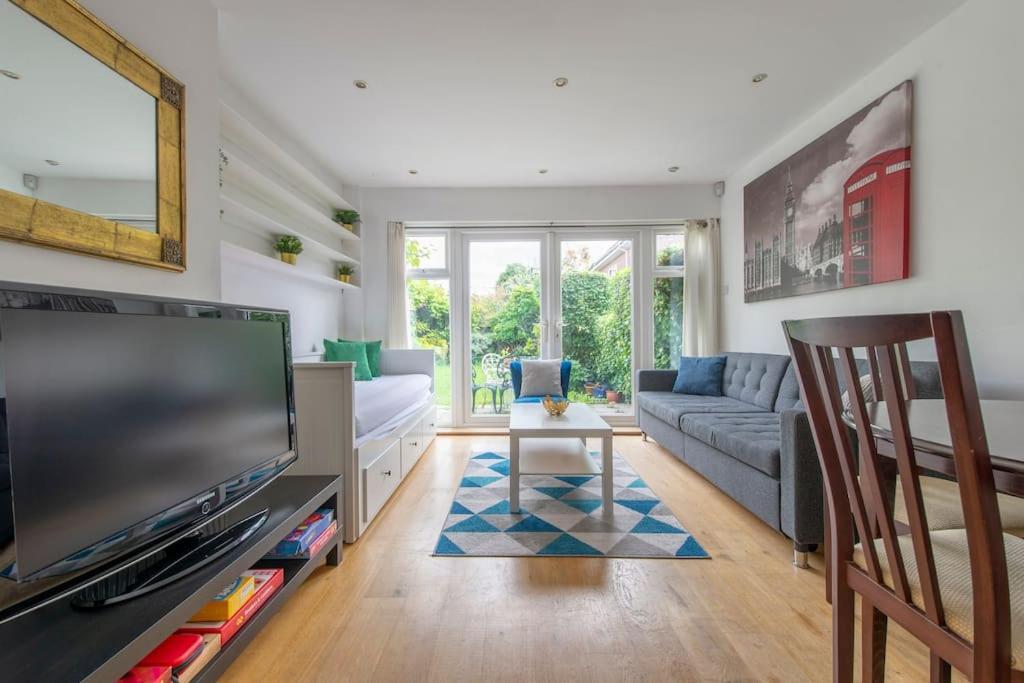 Lovely 2-Bed 15 Minutes To Central Londres Extérieur photo