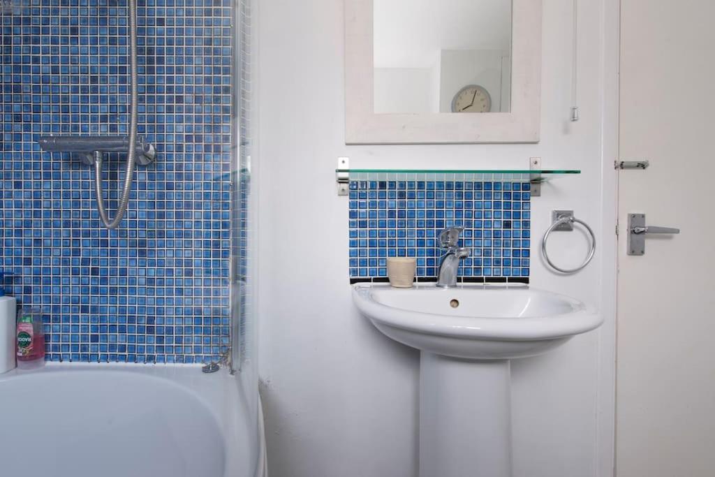 Lovely 2-Bed 15 Minutes To Central Londres Extérieur photo