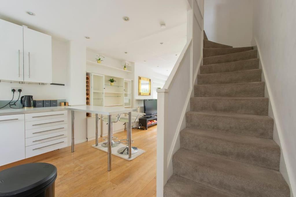 Lovely 2-Bed 15 Minutes To Central Londres Extérieur photo