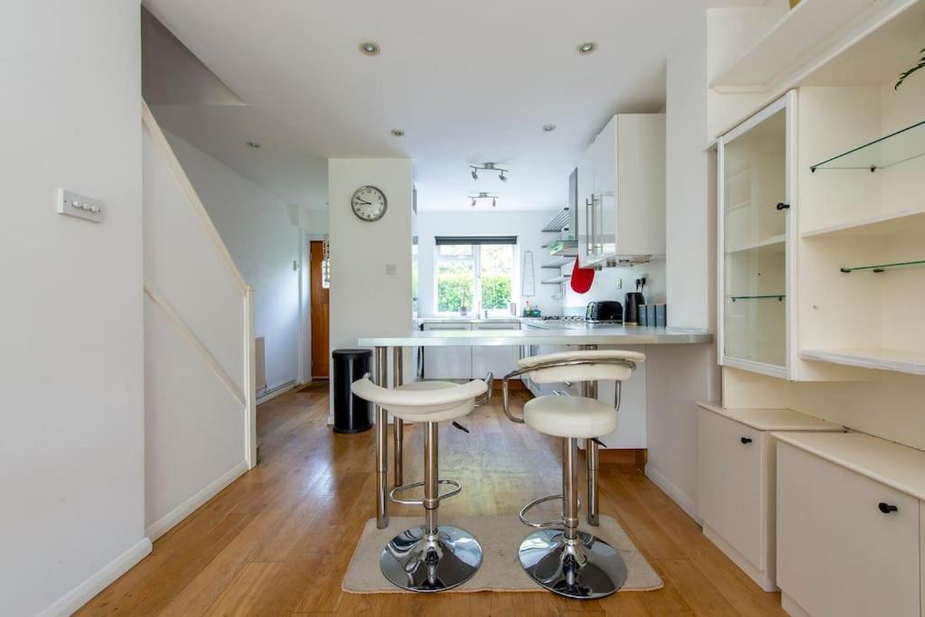 Lovely 2-Bed 15 Minutes To Central Londres Extérieur photo