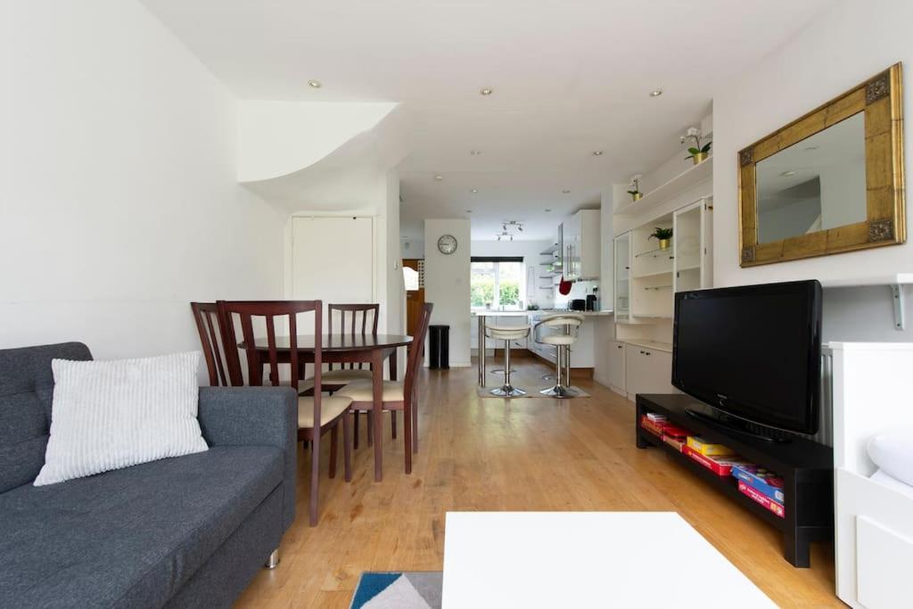 Lovely 2-Bed 15 Minutes To Central Londres Extérieur photo