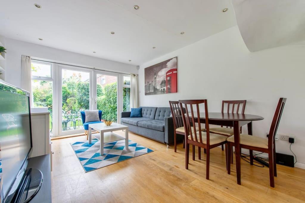 Lovely 2-Bed 15 Minutes To Central Londres Extérieur photo