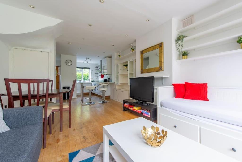 Lovely 2-Bed 15 Minutes To Central Londres Extérieur photo